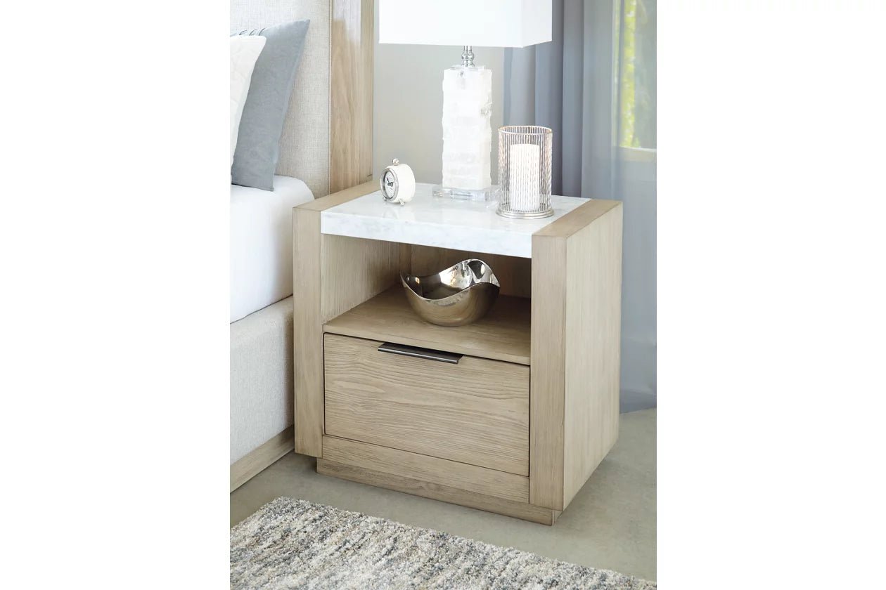 Hennington King Set With Chest Bedroom Sets| Ashley Homestore