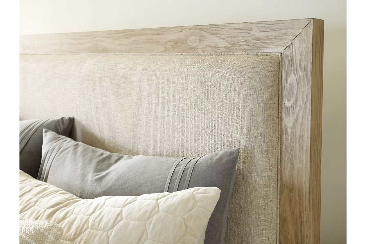 Hennington King Set With Chest Bedroom Sets| Ashley Homestore
