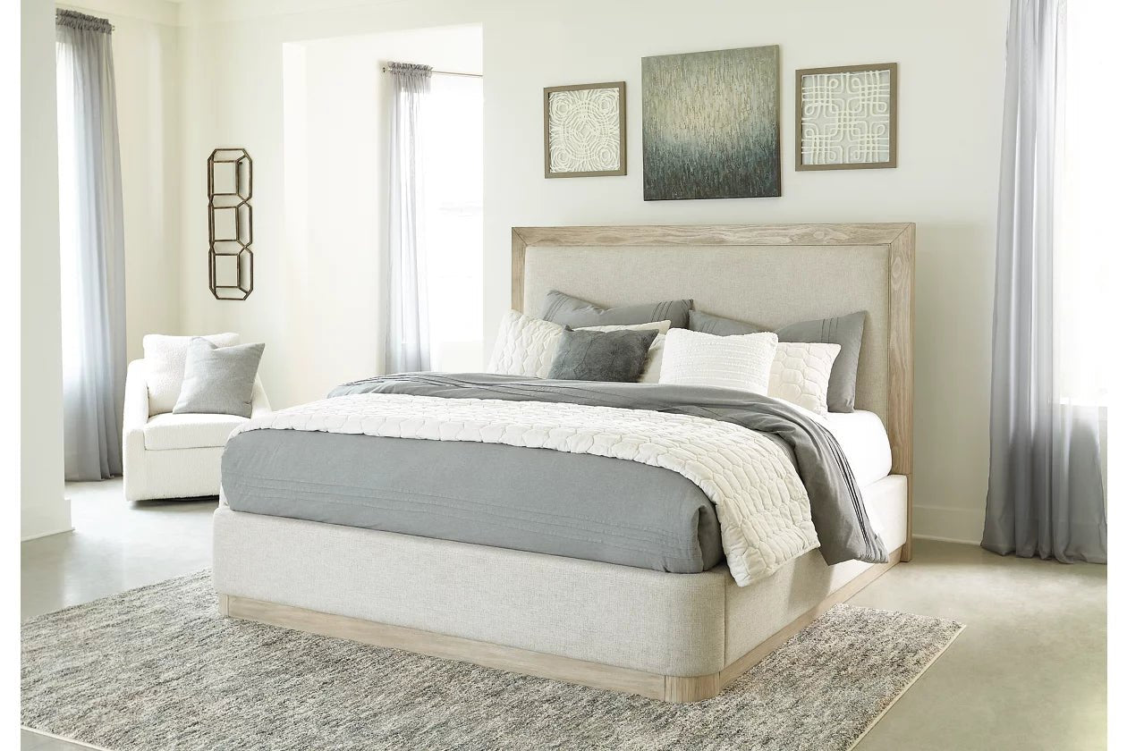 Hennington King Set With Chest Bedroom Sets| Ashley Homestore