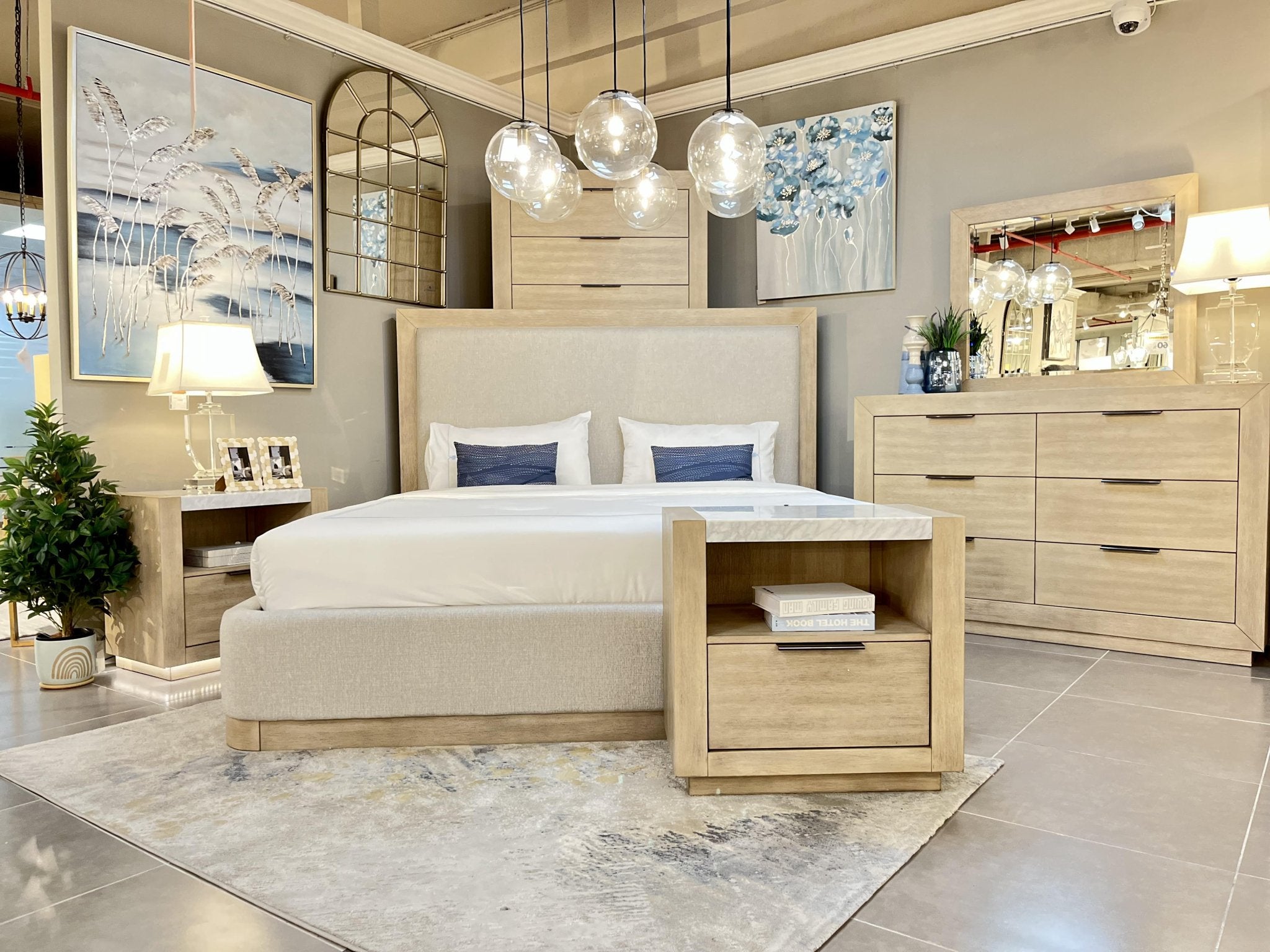 Hennington King Set With Chest Bedroom Sets| Ashley Homestore