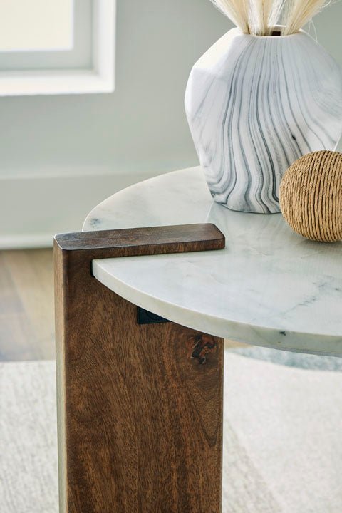 Isanti Coffee Table Set Table Sets| Ashley Homestore