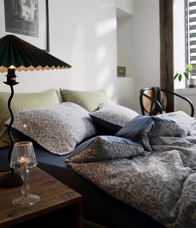 Jaqcuard Floral Weave Grey Bedding Set-KING Coverlet Sets| Roots Furniture