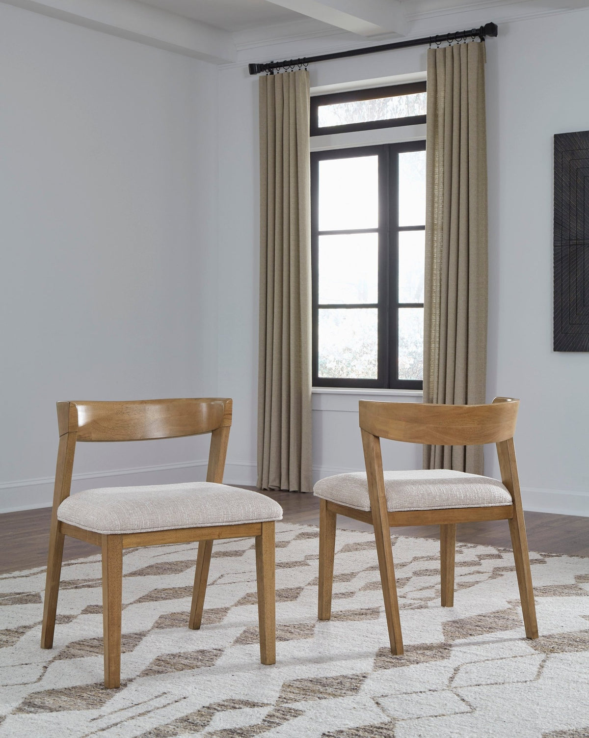 Kristiland Dining UPH Side Chai Dining Chairs| Ashley Homestore
