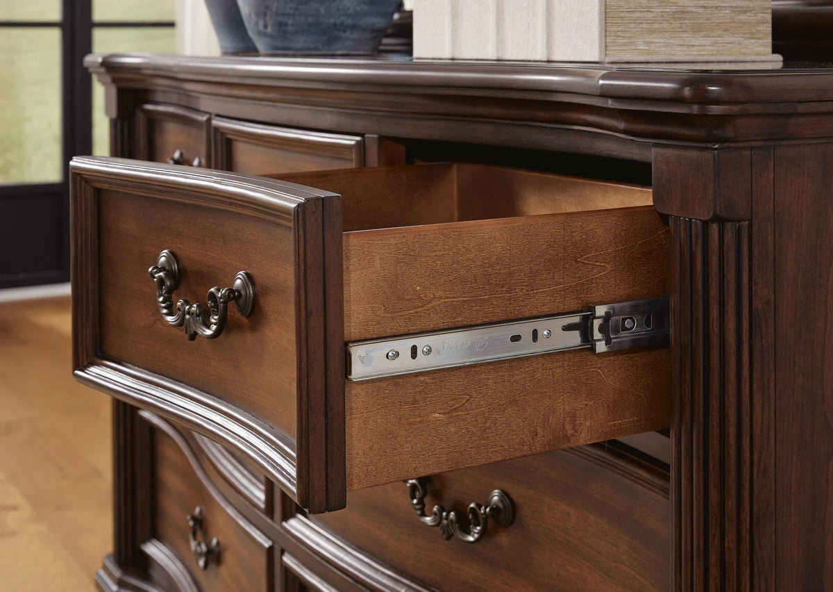 Lavinton Dresser Dressers| Ashley Homestore