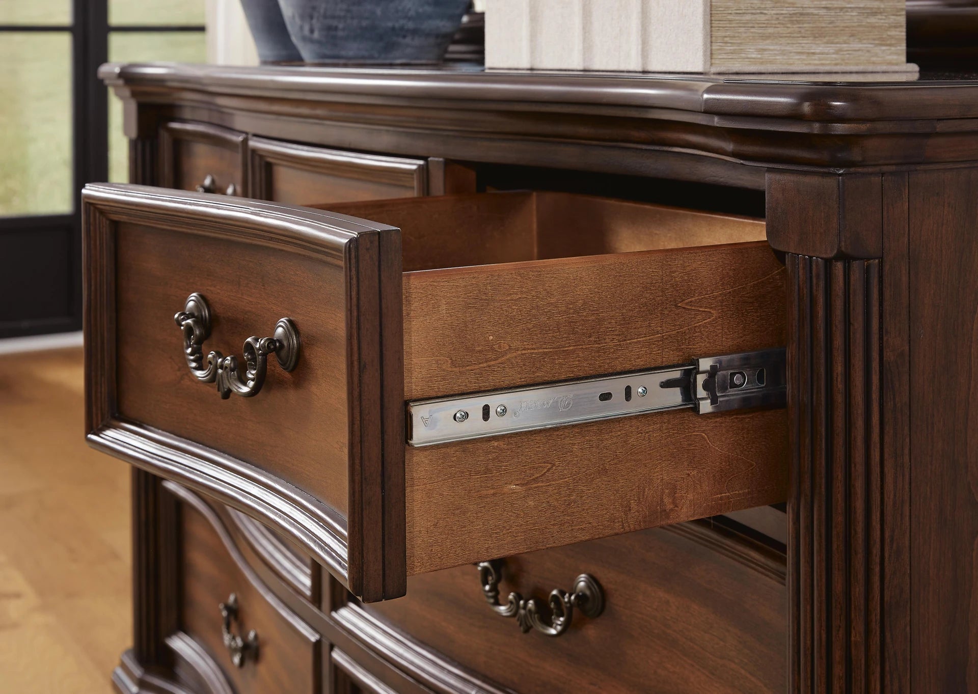 Lavinton Dresser Dressers| Ashley Homestore