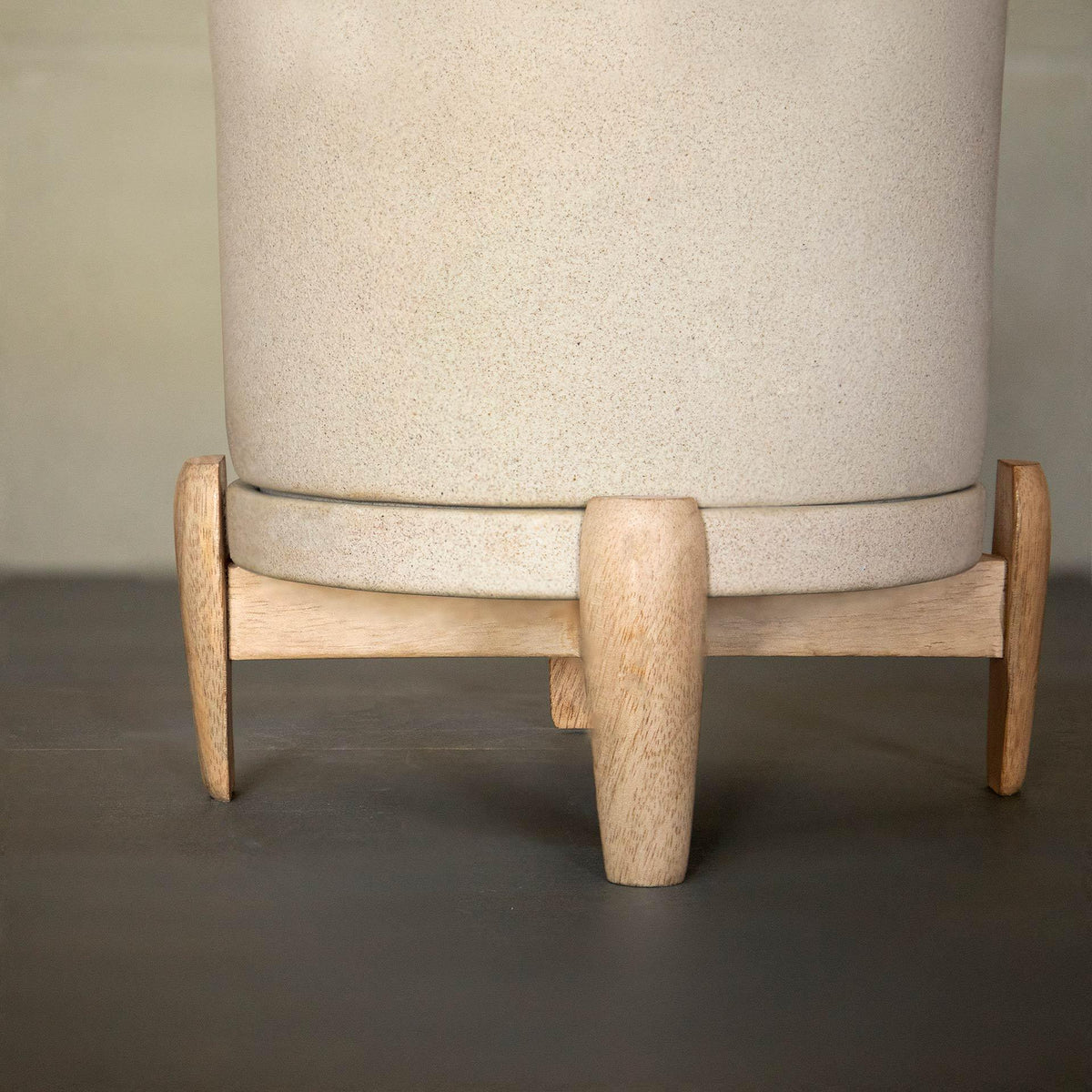 Ljo Ceramic Planter with Stand Planter| Roots Furniture