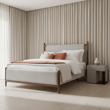 Lyncott Queen Bed