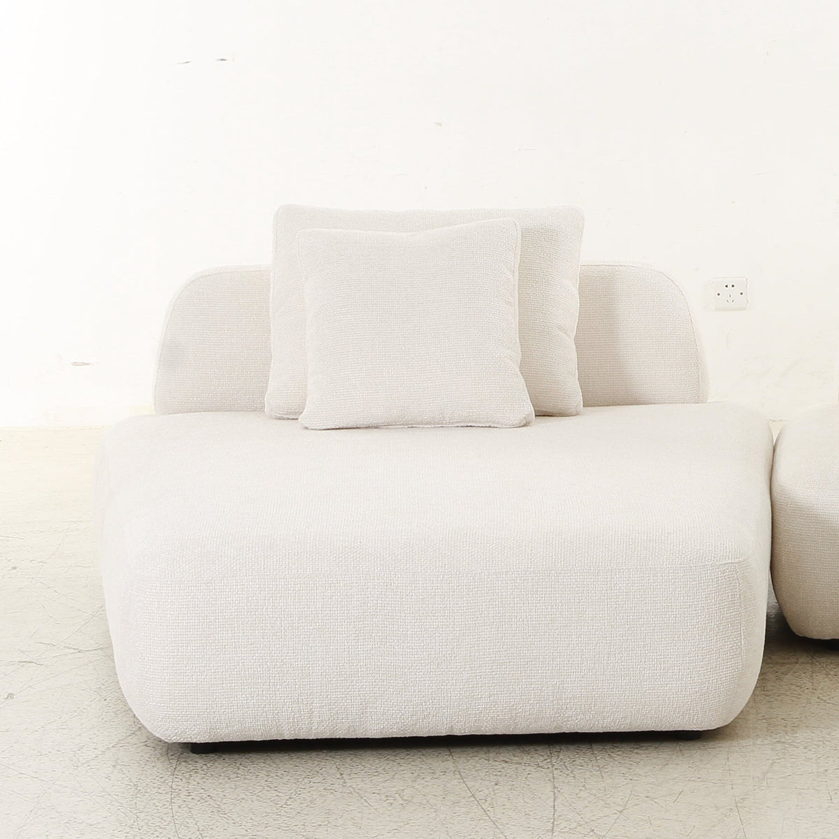 Lyssa Off-White Sectional -Lounger Sectionals| Roots Furniture