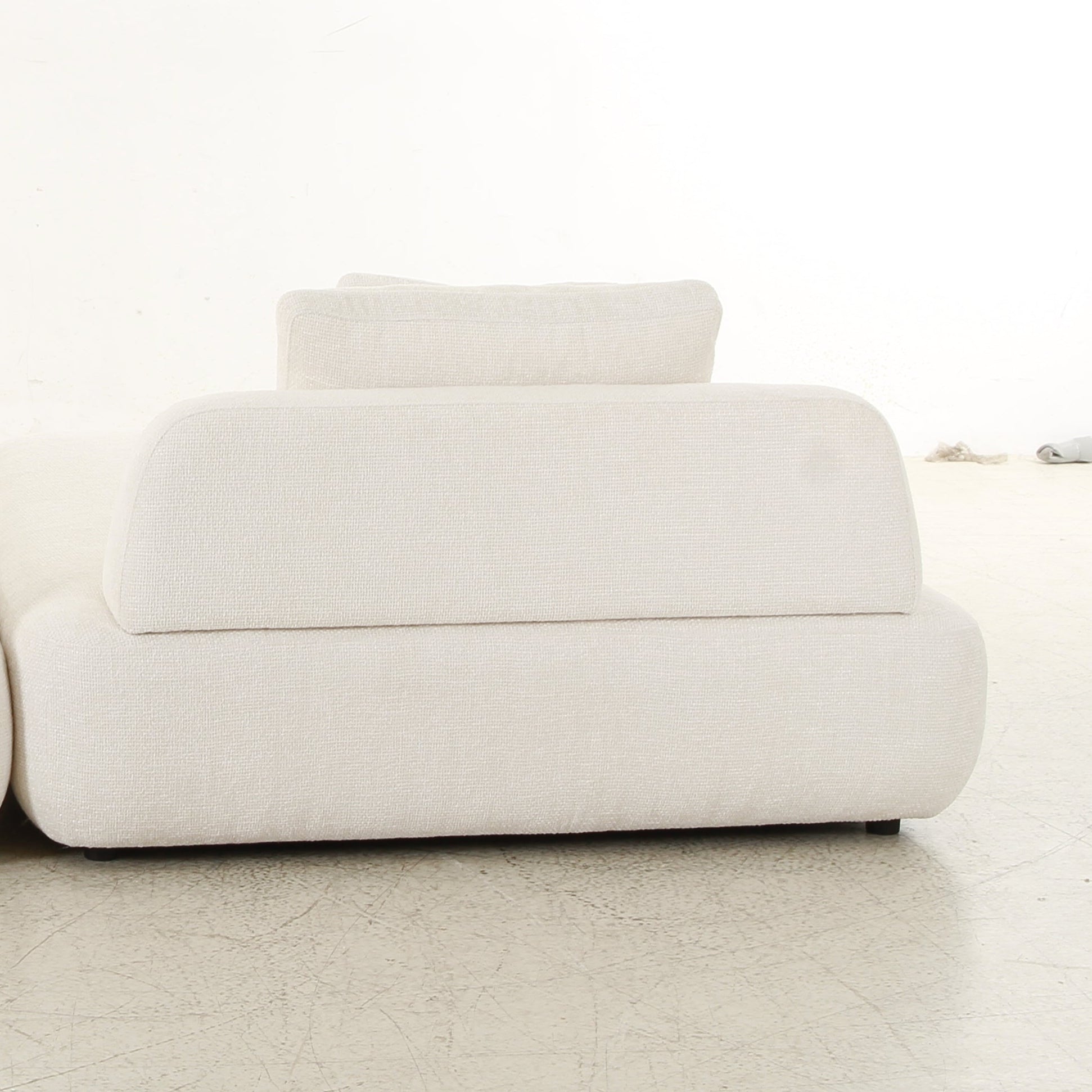 Lyssa Off-White Sectional -Lounger Sectionals| Roots Furniture