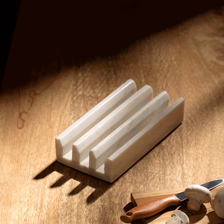 حامل لوح تقطيع من الرخام بتصميم متعرج