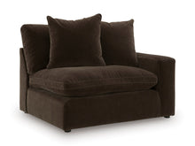 Maxton Heights Right-Arm Facing Corner Chair