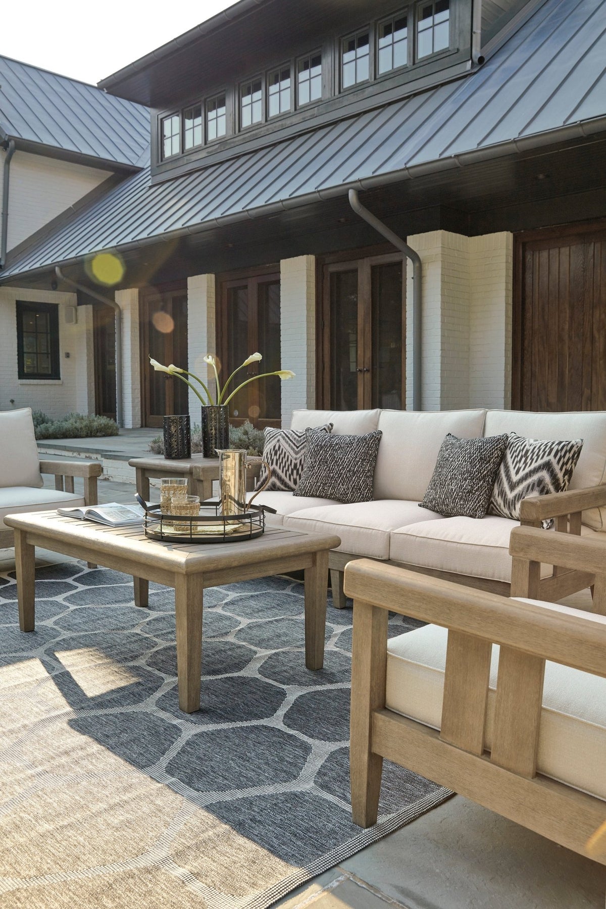 P805-Set Outdoor Sets| Ashley Homestore