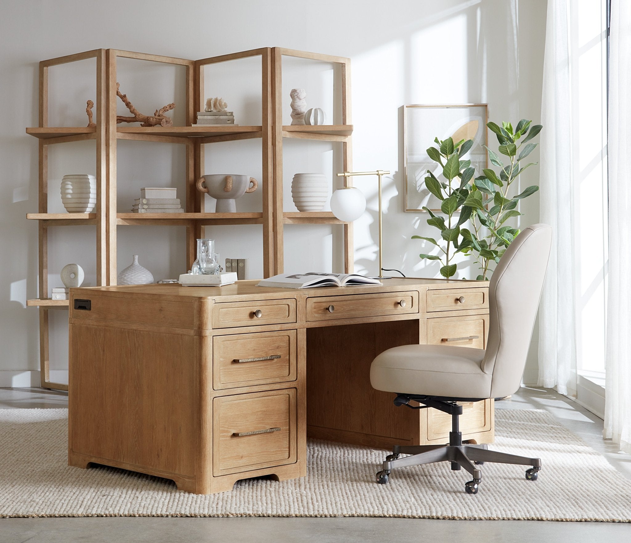 Retreat Executive Desk Office Desks| Hooker