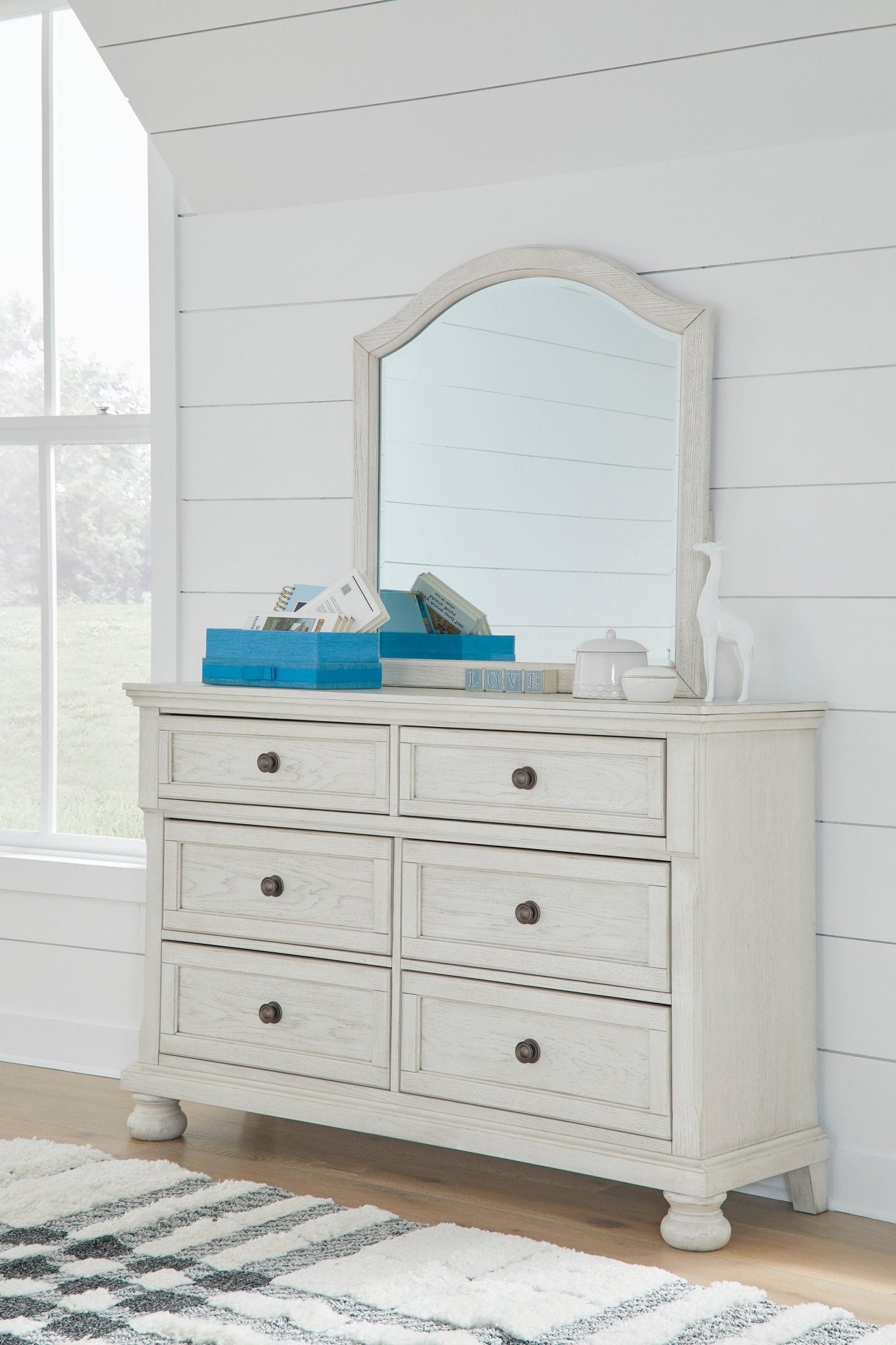 Robbinsdale Dresser and Mirorr Dressers| Ashley Homestore