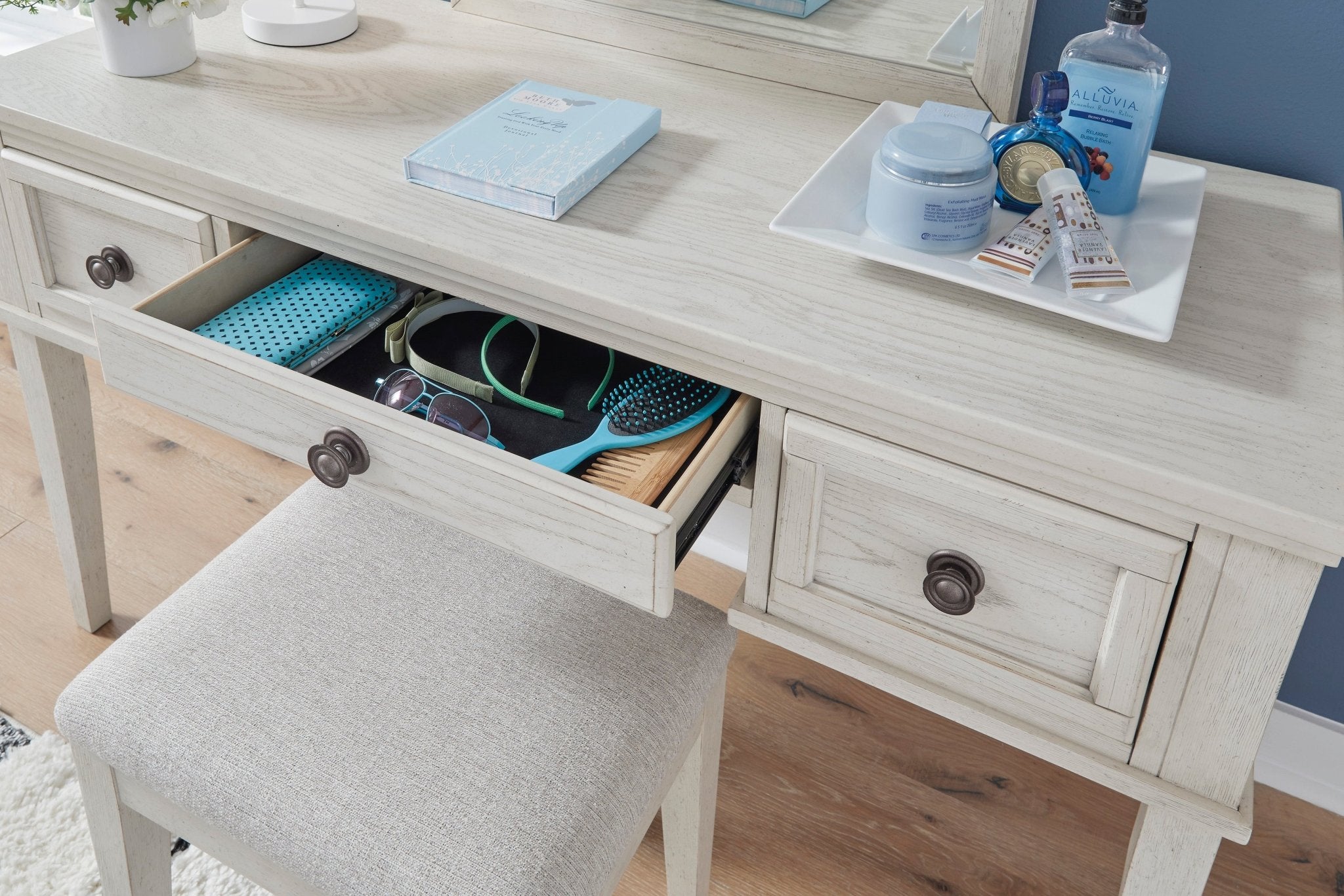 Robbinsdale Vanity with Stool Kid Beds| Ashley Homestore