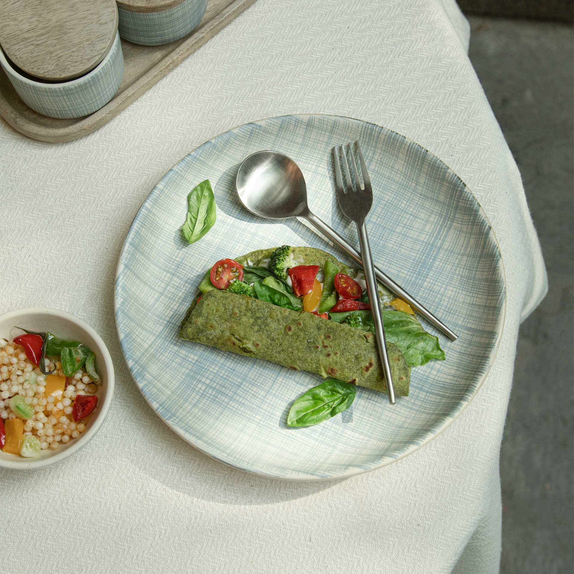 Saan Ceramic Dinner Plate Box| Roots Furniture