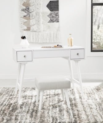 Thadamere Vanity with Stool Dressers| Ashley Homestore