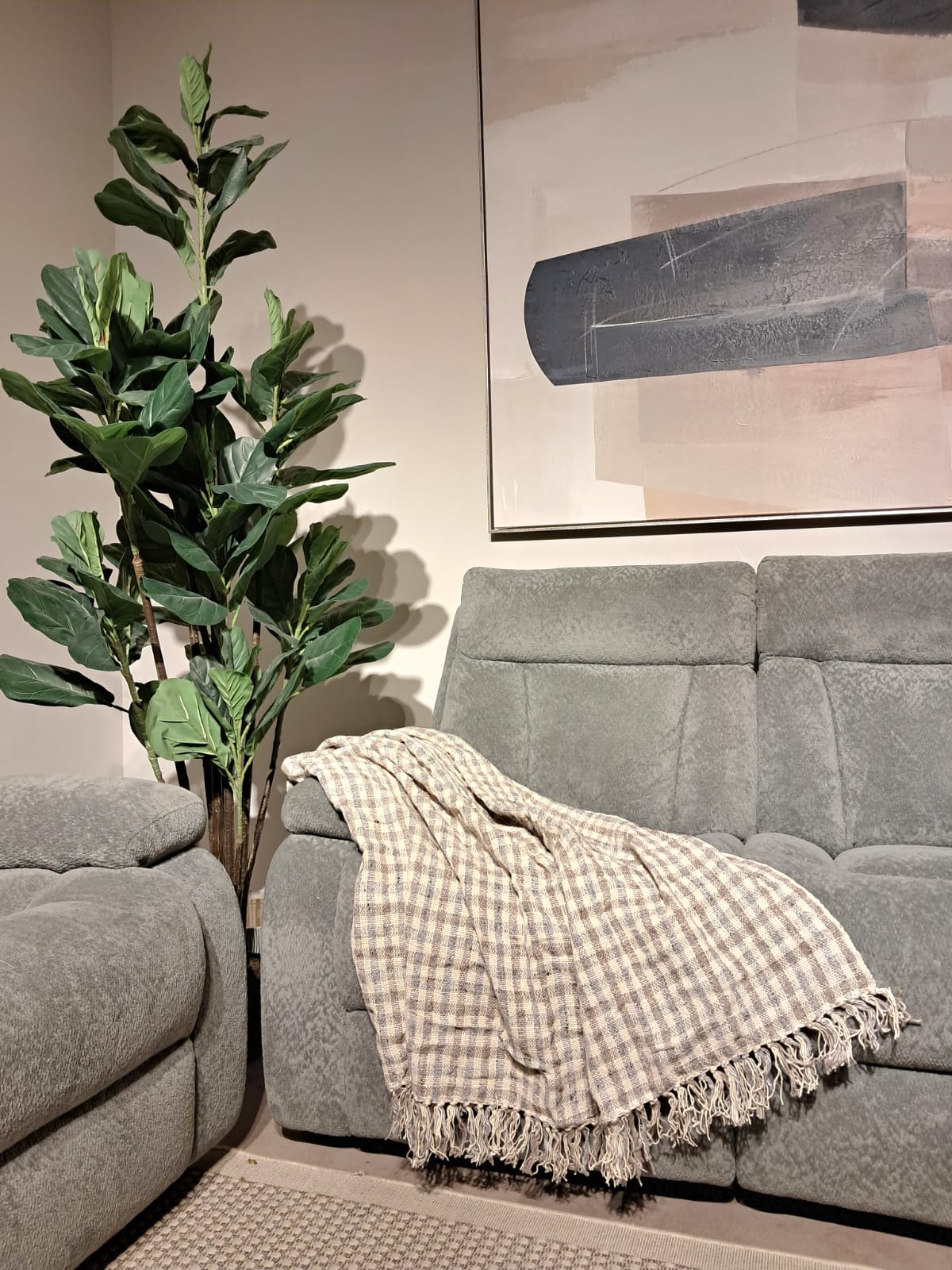 Throwh Throws| Roots Furniture