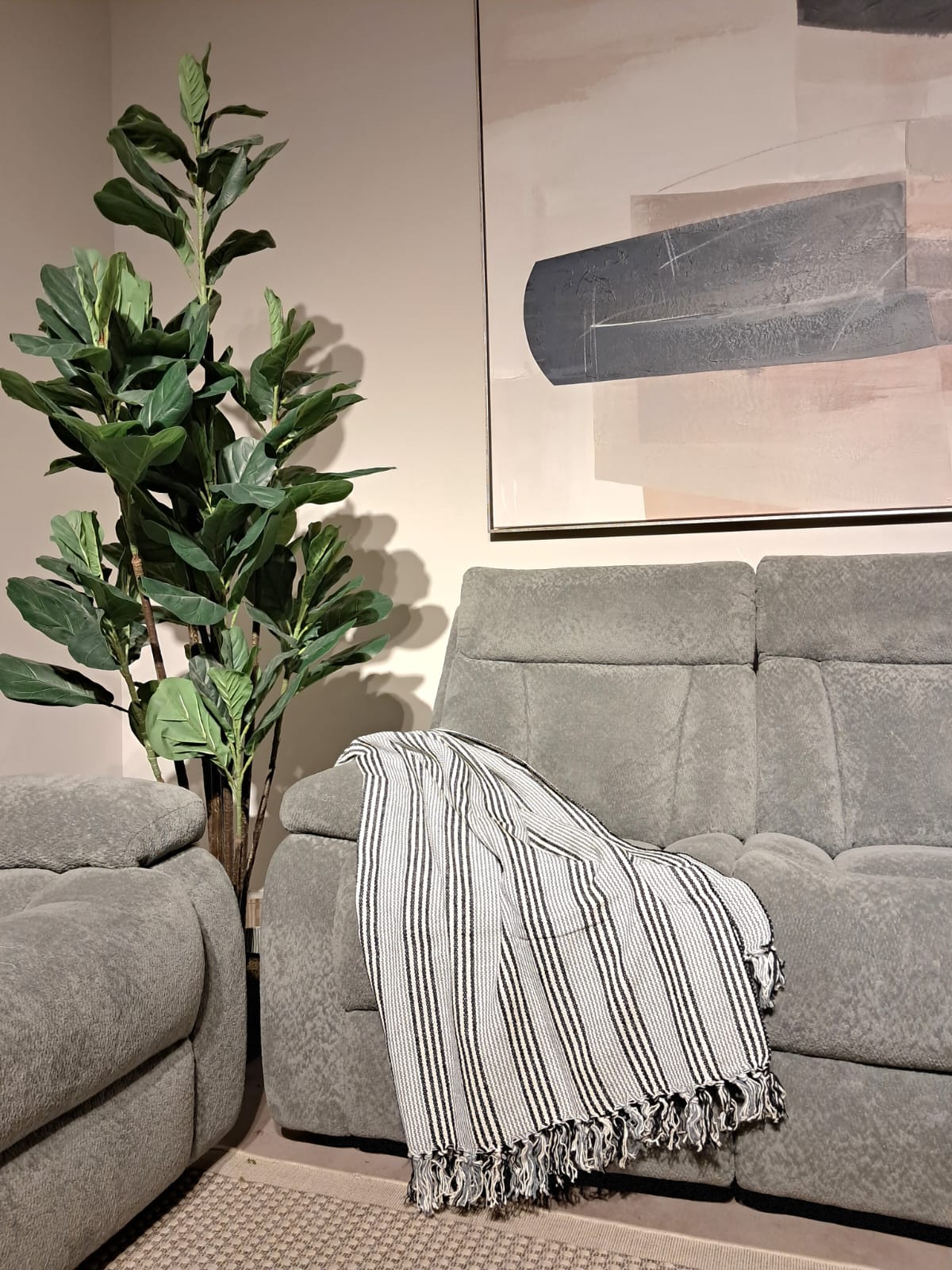 Throwh Throws| Roots Furniture