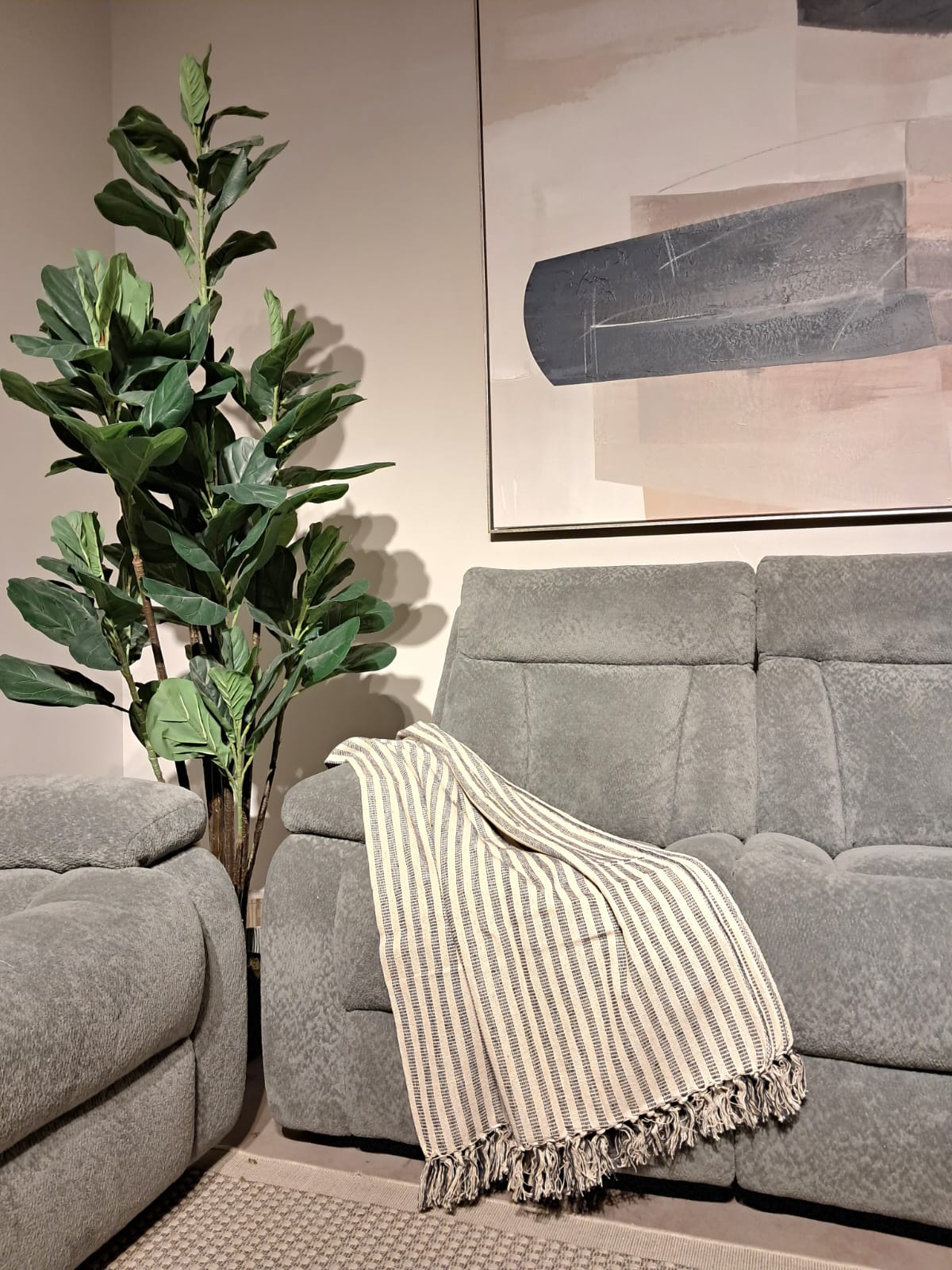 Throwh Throws| Roots Furniture