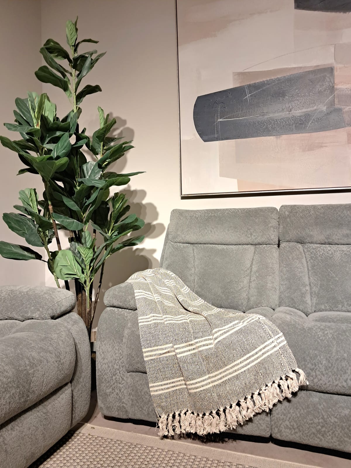Throwh Throws| Roots Furniture