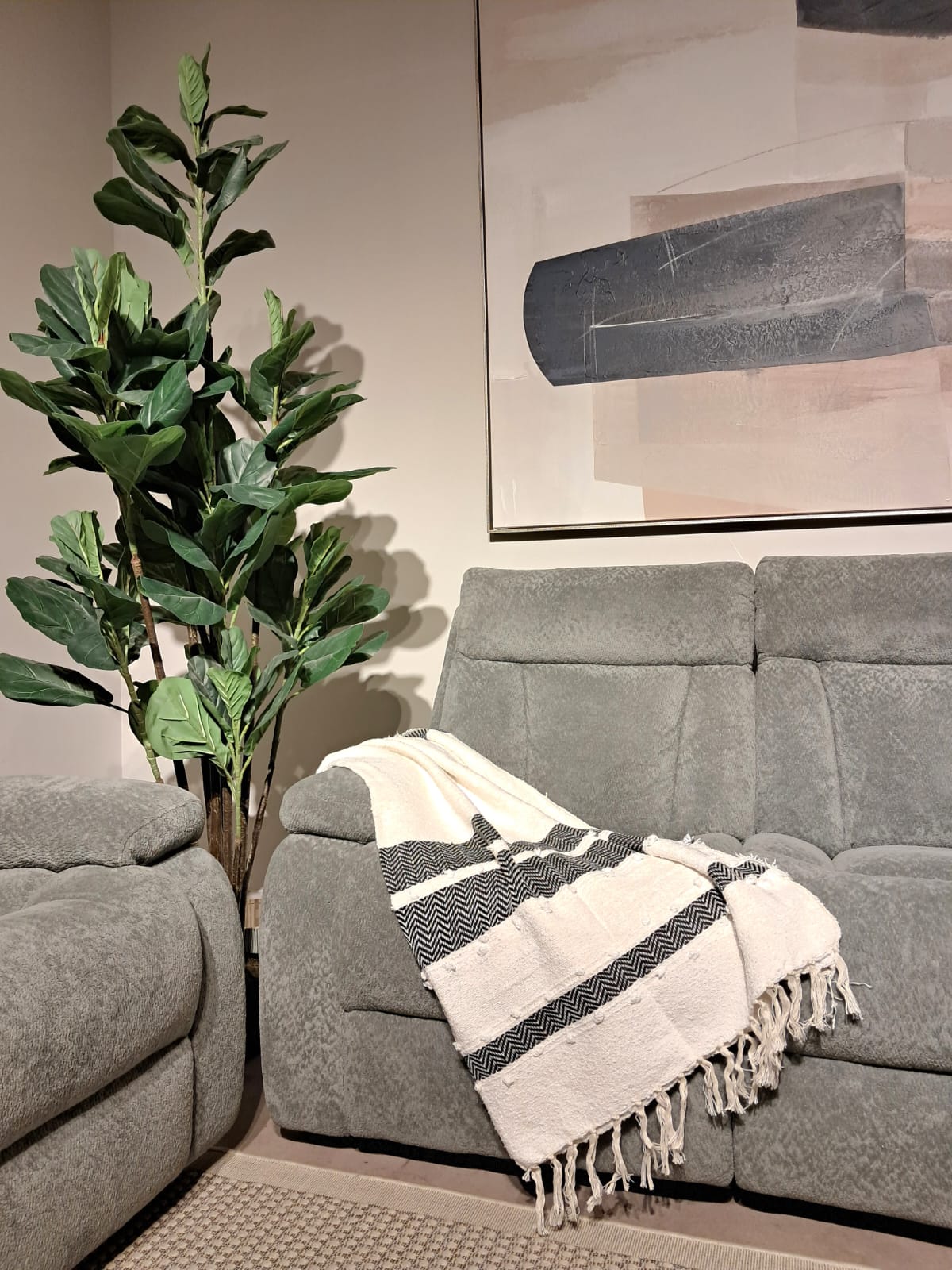 Throwh Throws| Roots Furniture