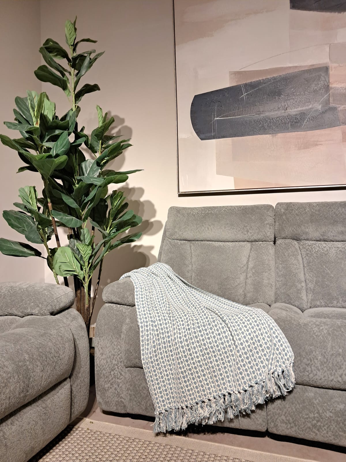 Throwh Throws| Roots Furniture
