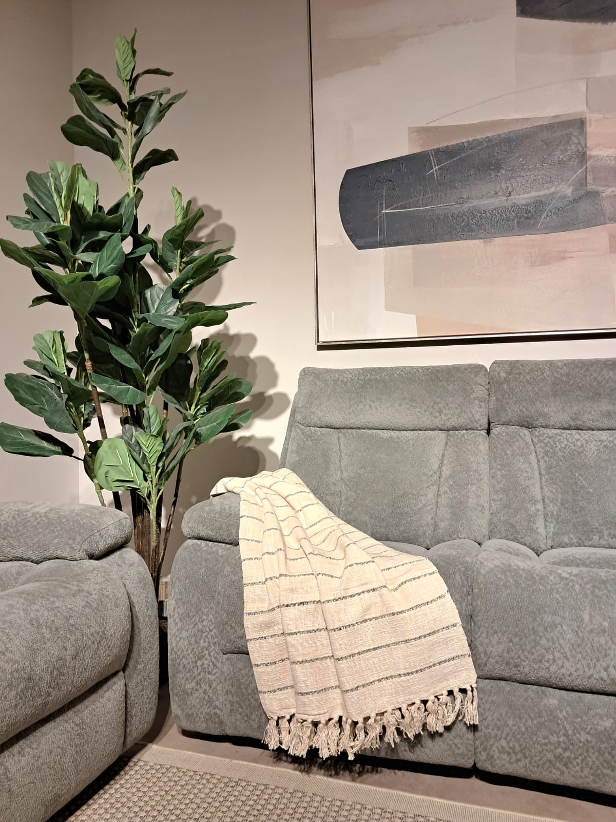 Throwh Throws| Roots Furniture