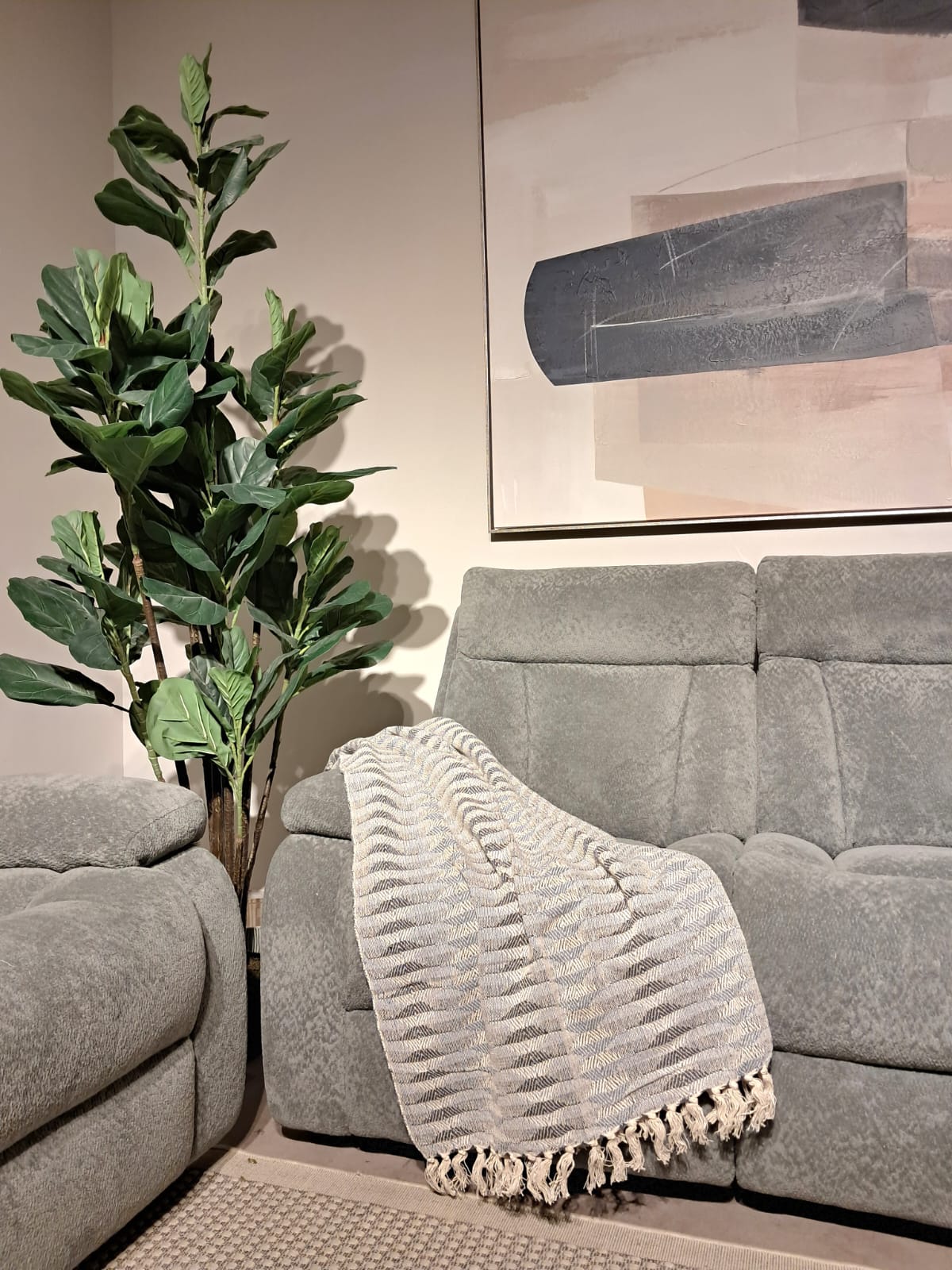 Throwh Throws| Roots Furniture