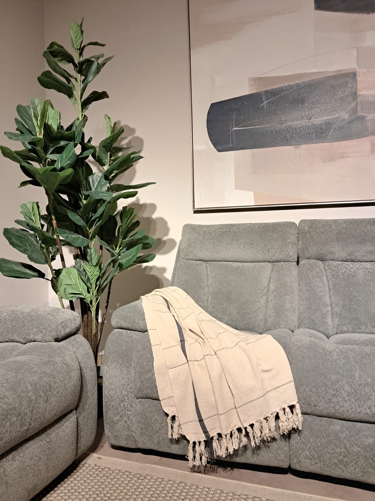 Throwh Throws| Roots Furniture