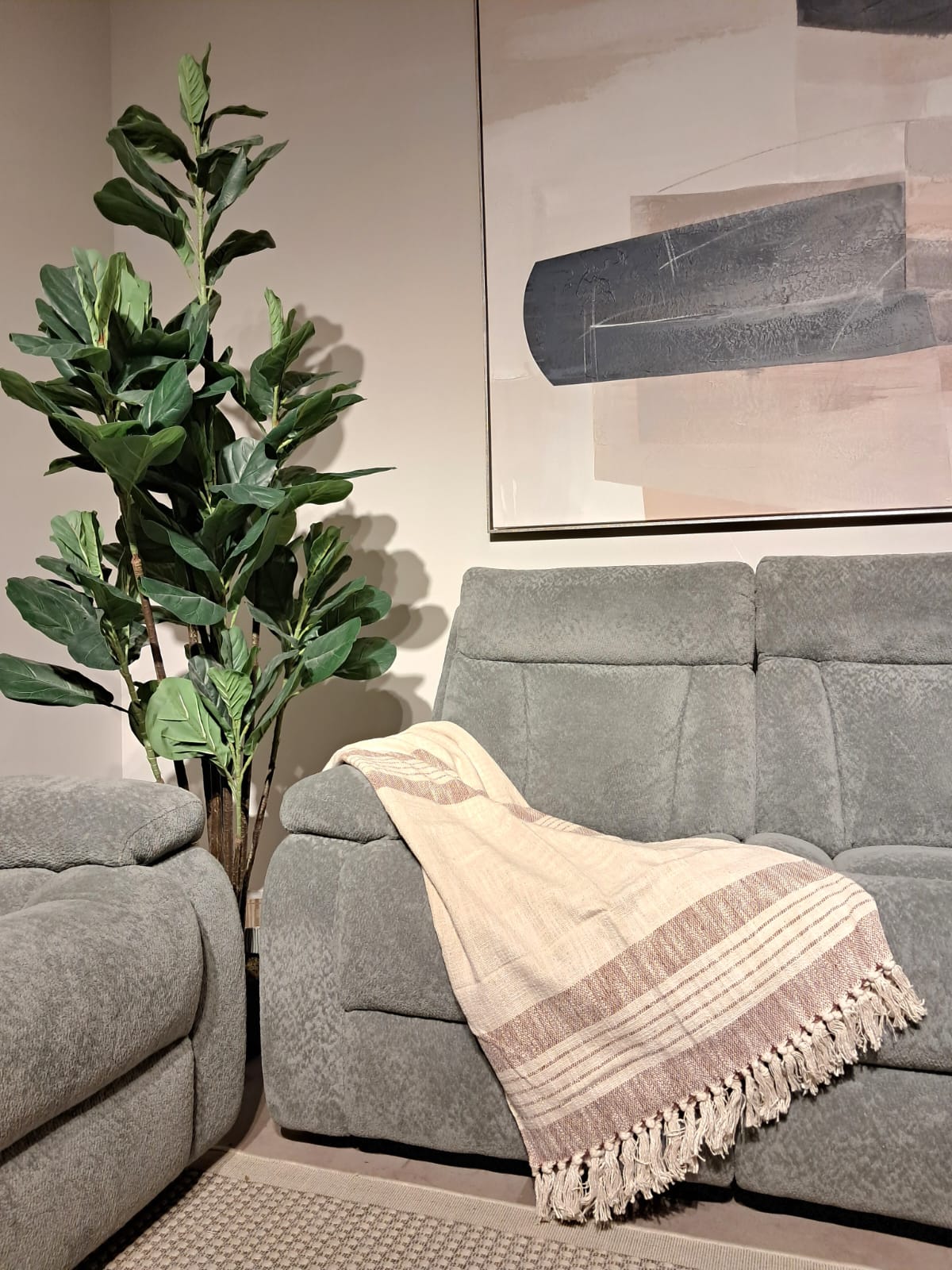 Throwh Throws| Roots Furniture
