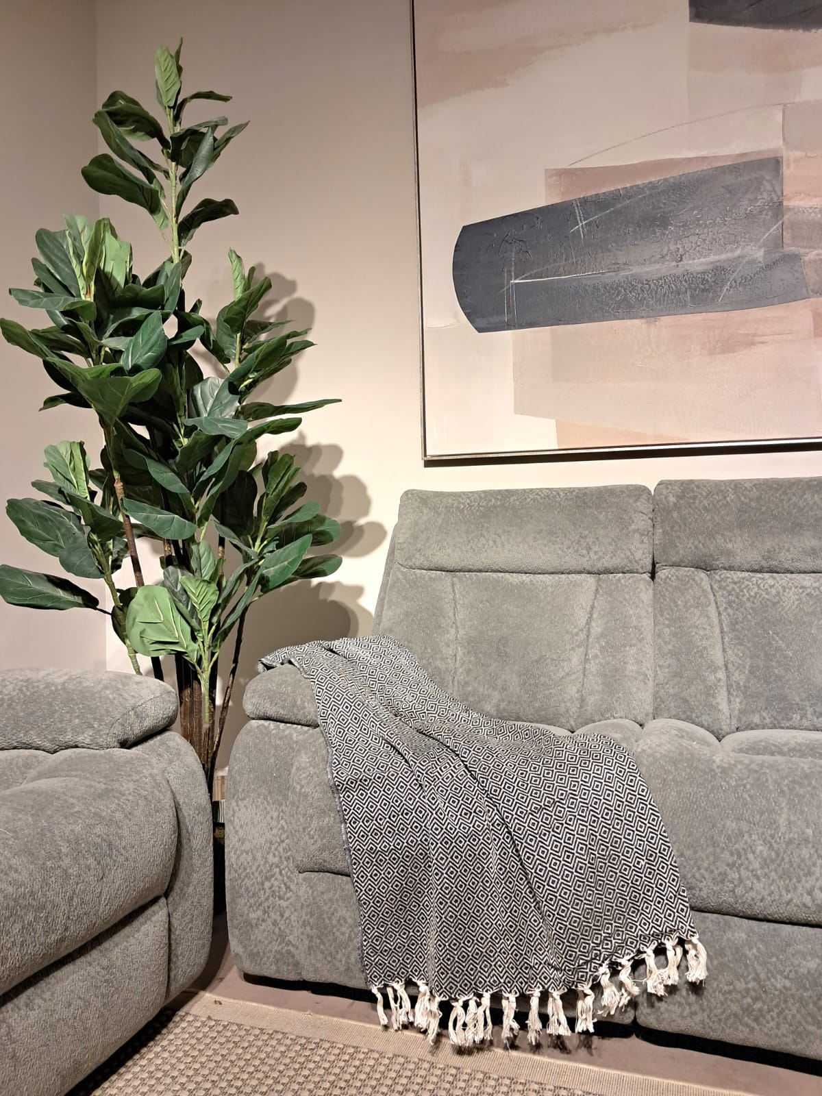 Throwh Throws| Roots Furniture
