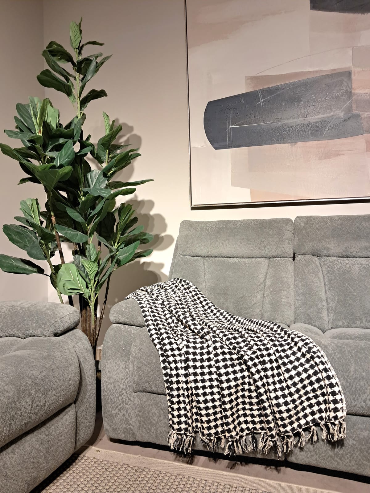 Throwh Throws| Roots Furniture