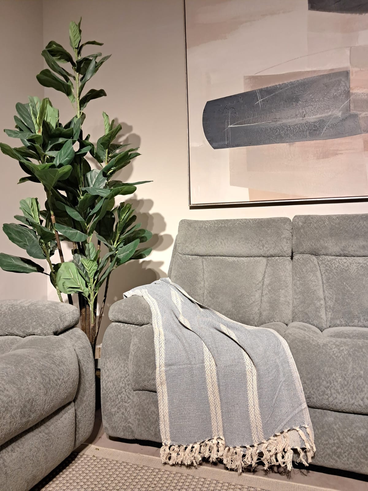 Throwh Throws| Roots Furniture