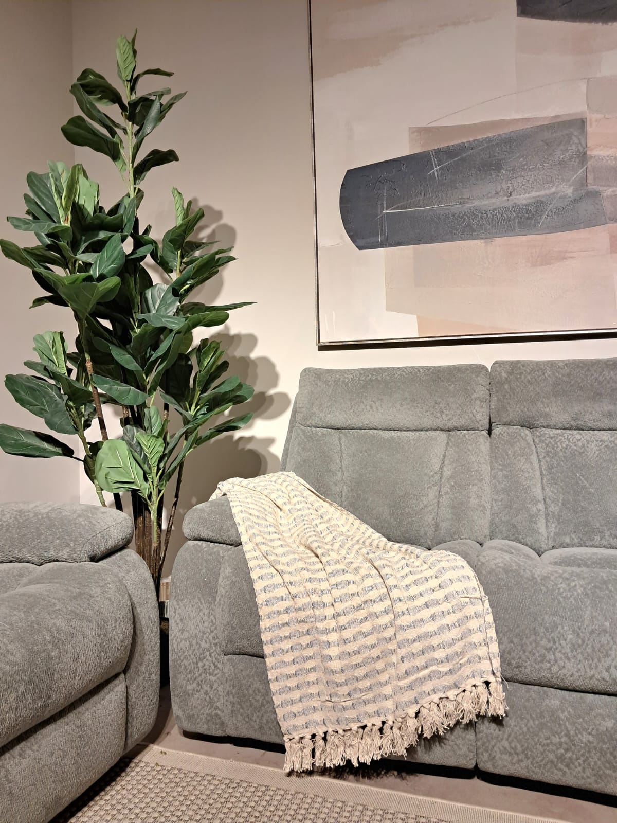 Throwh Throws| Roots Furniture