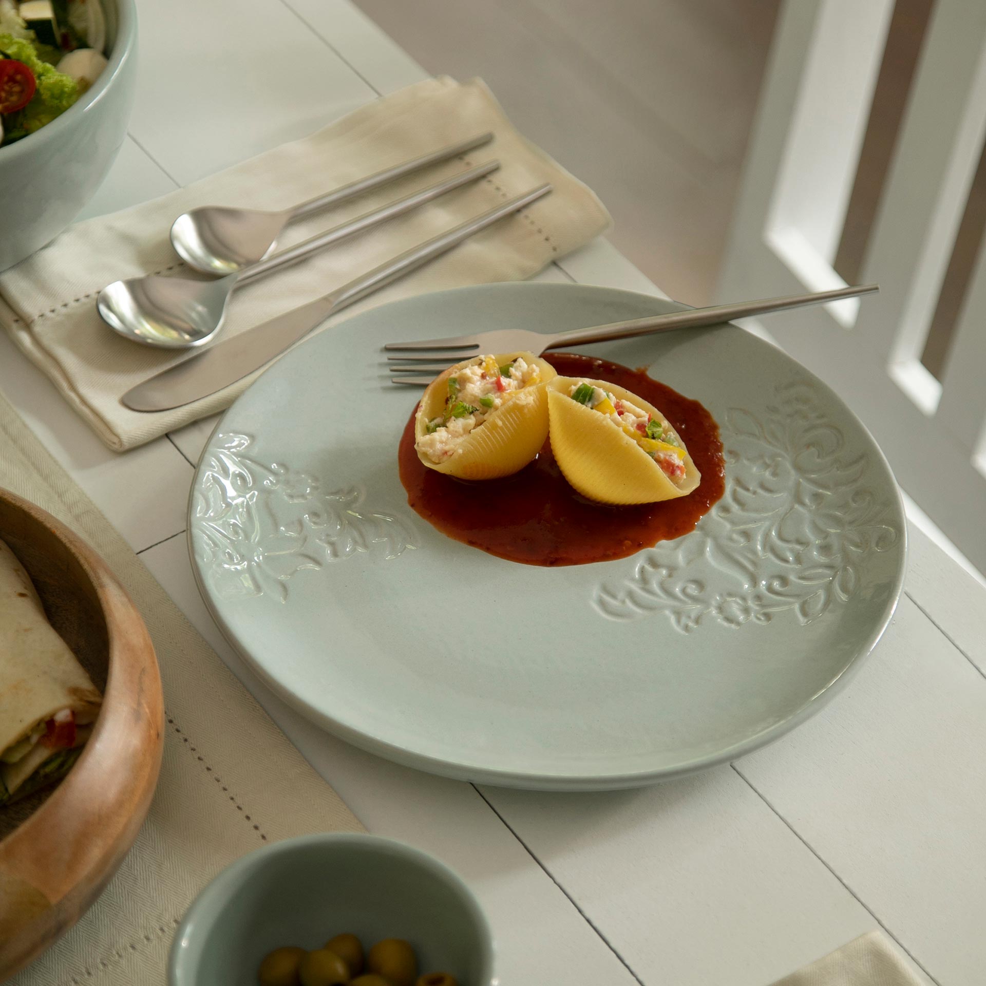 Upper Crust Dinner Plate Bowl| Roots Furniture
