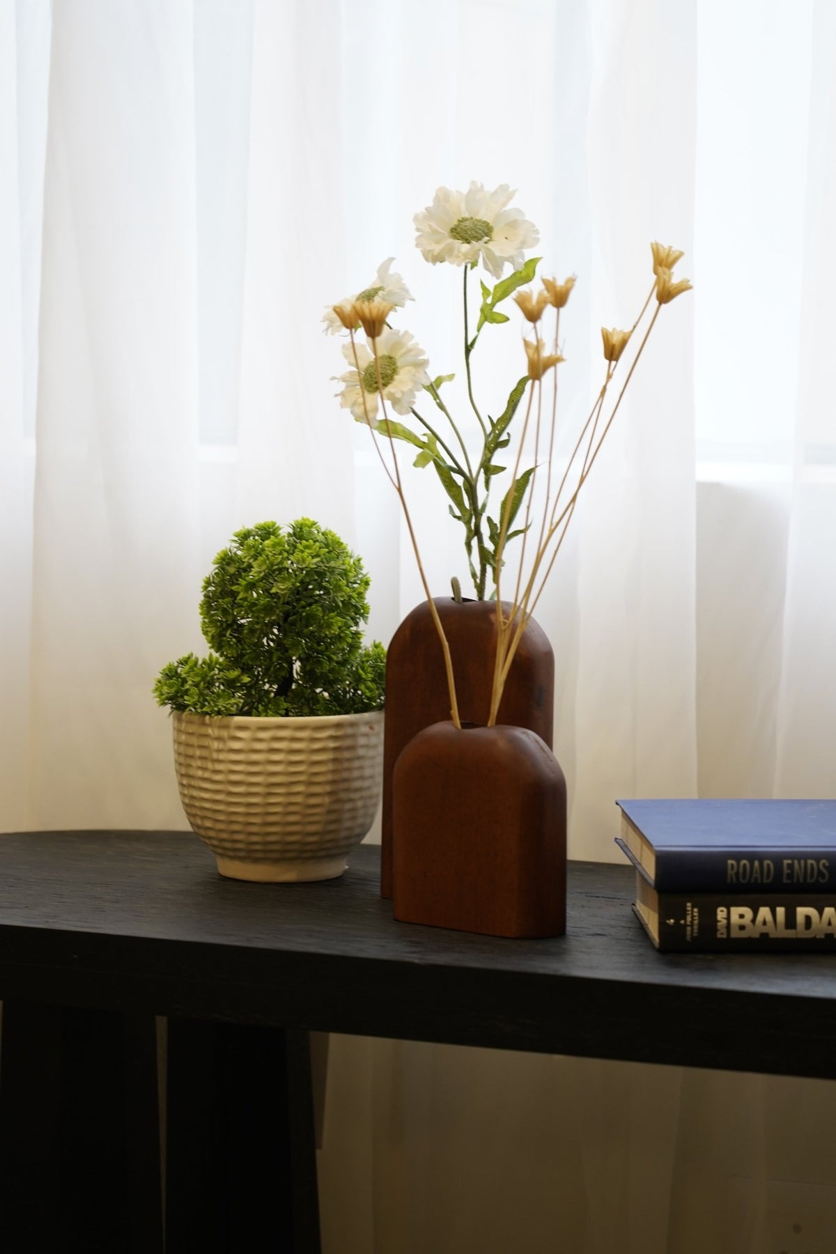 Vase Table Decors| Roots Furniture