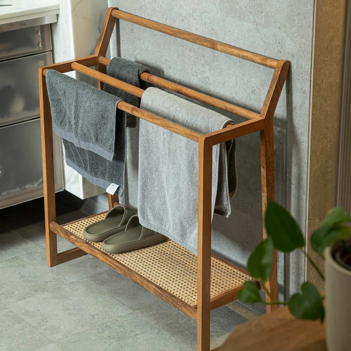 West Village Towel Holder | Roots Furniture