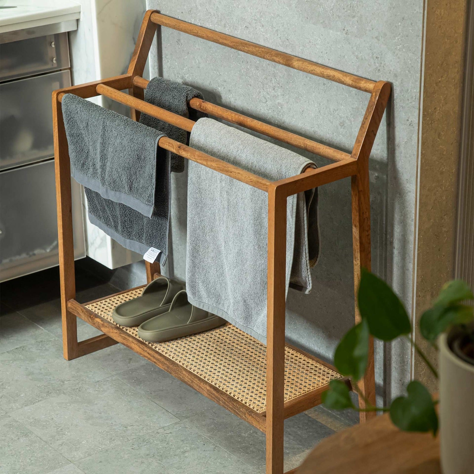 West Village Towel Holder | Roots Furniture