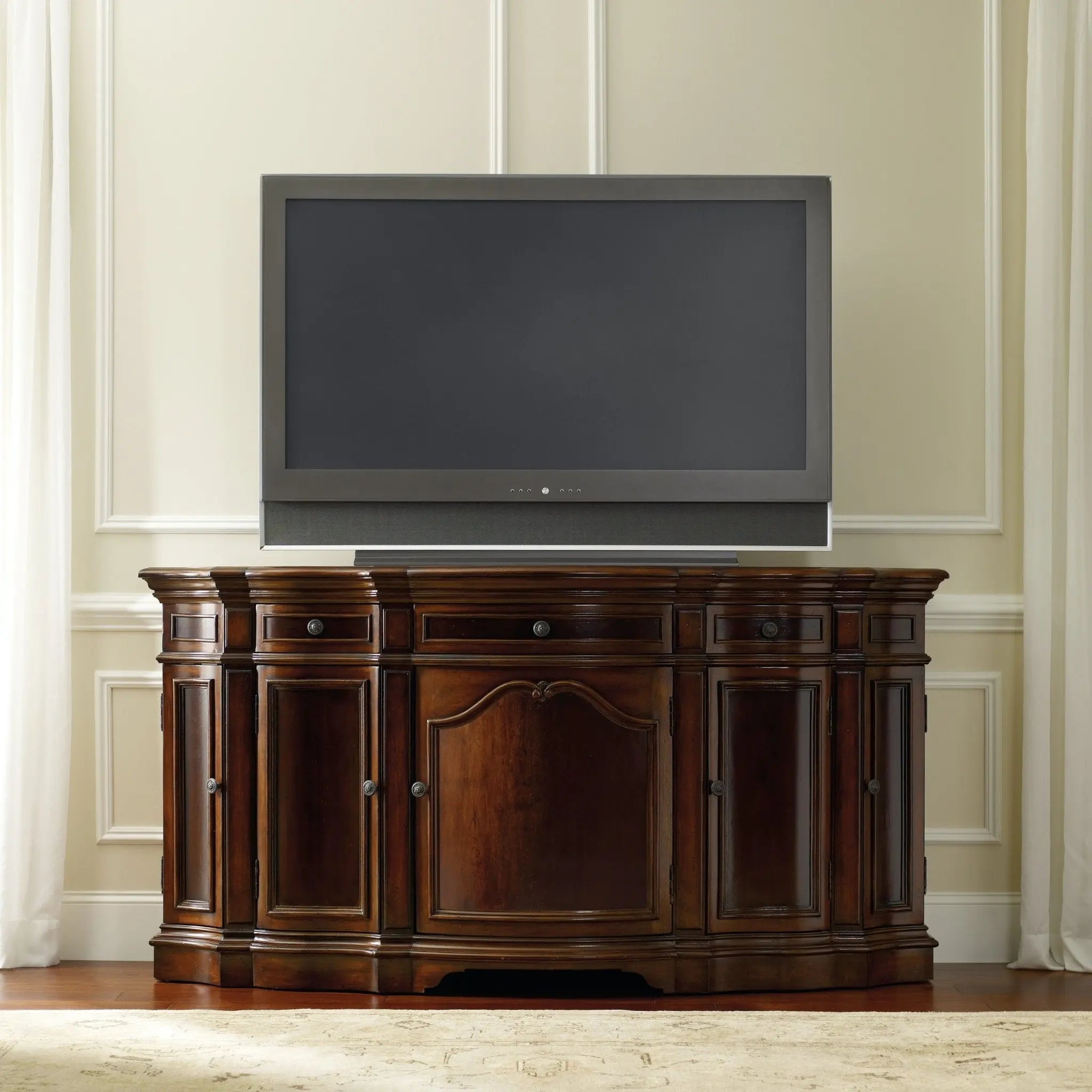 Entertainment 74'' Console Consoles & Sideboards| Hooker