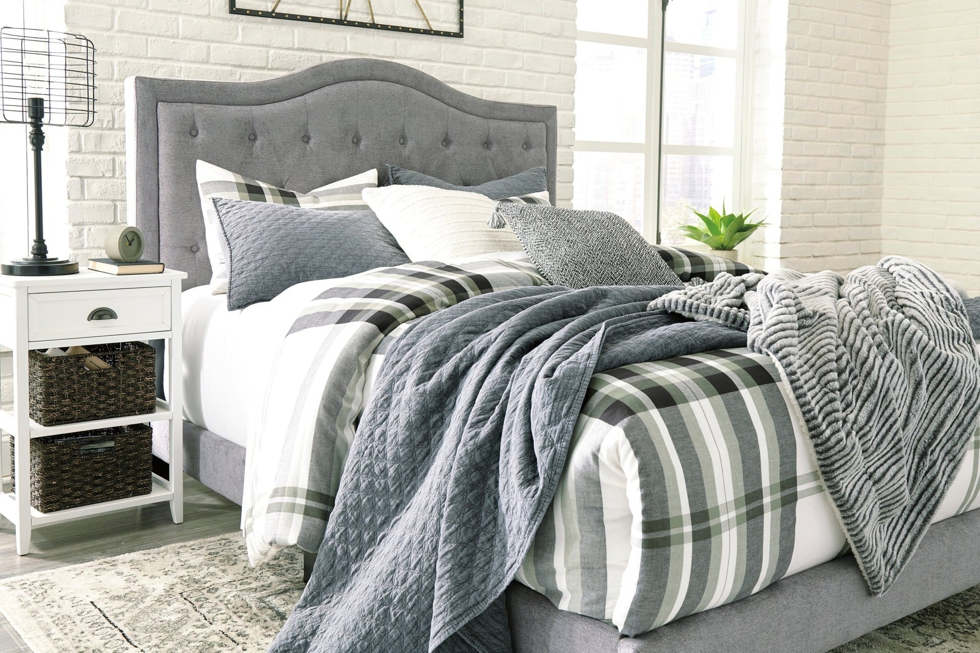 Jerary Upholstered king Bed Beds| Ashley Homestore