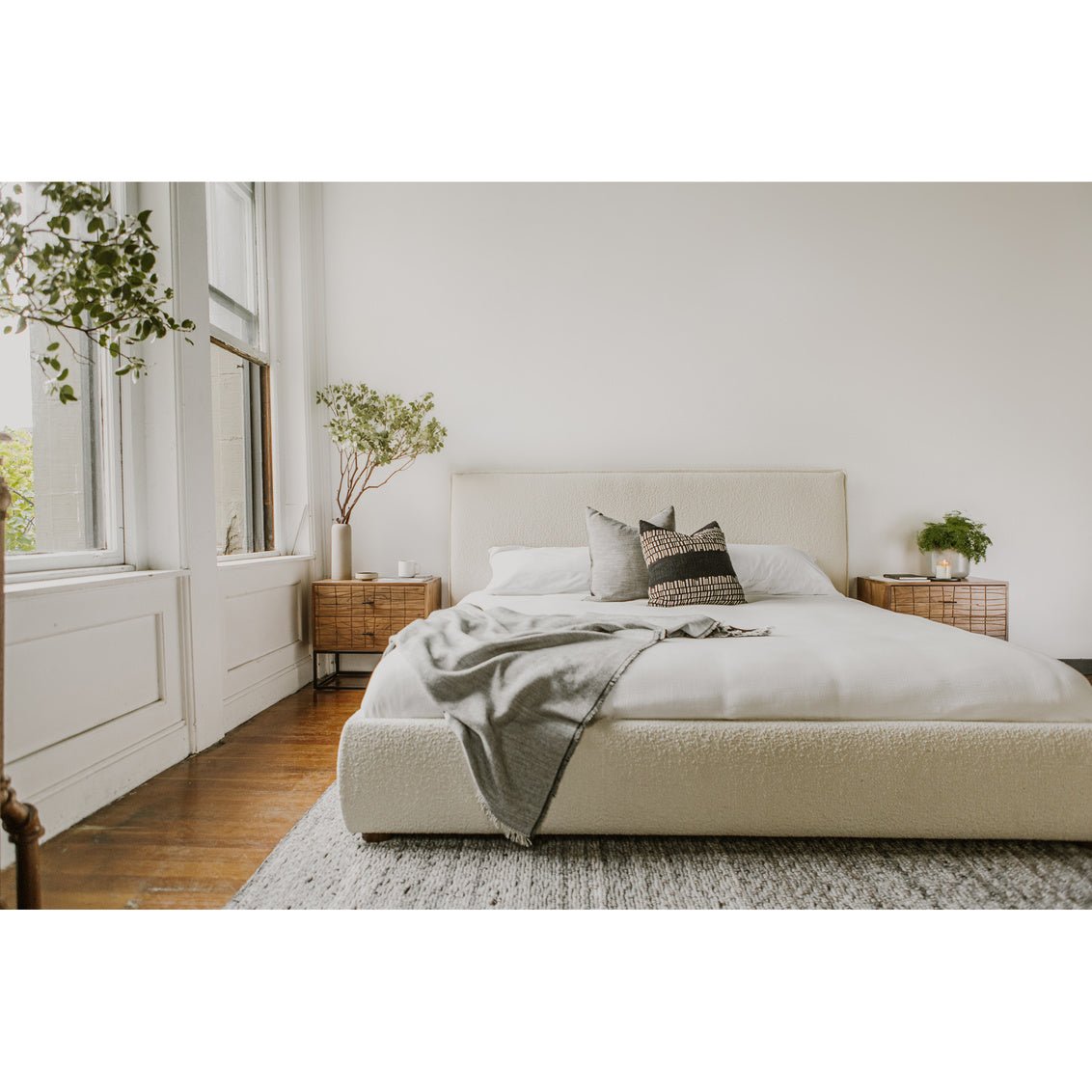 Recharge King Bed Beds| Moe's Home