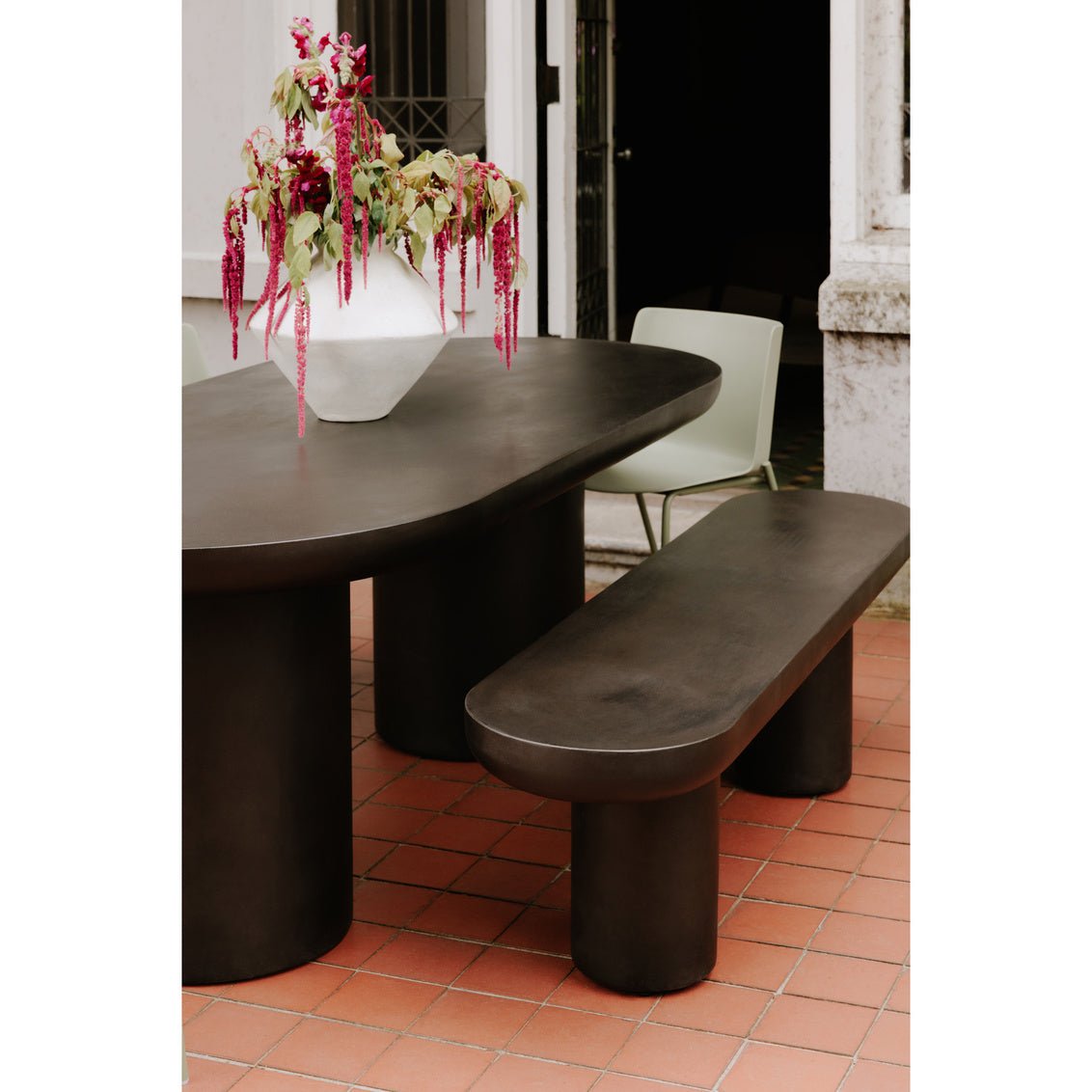 Rocca Bench Outdoor Living| Moe's Home