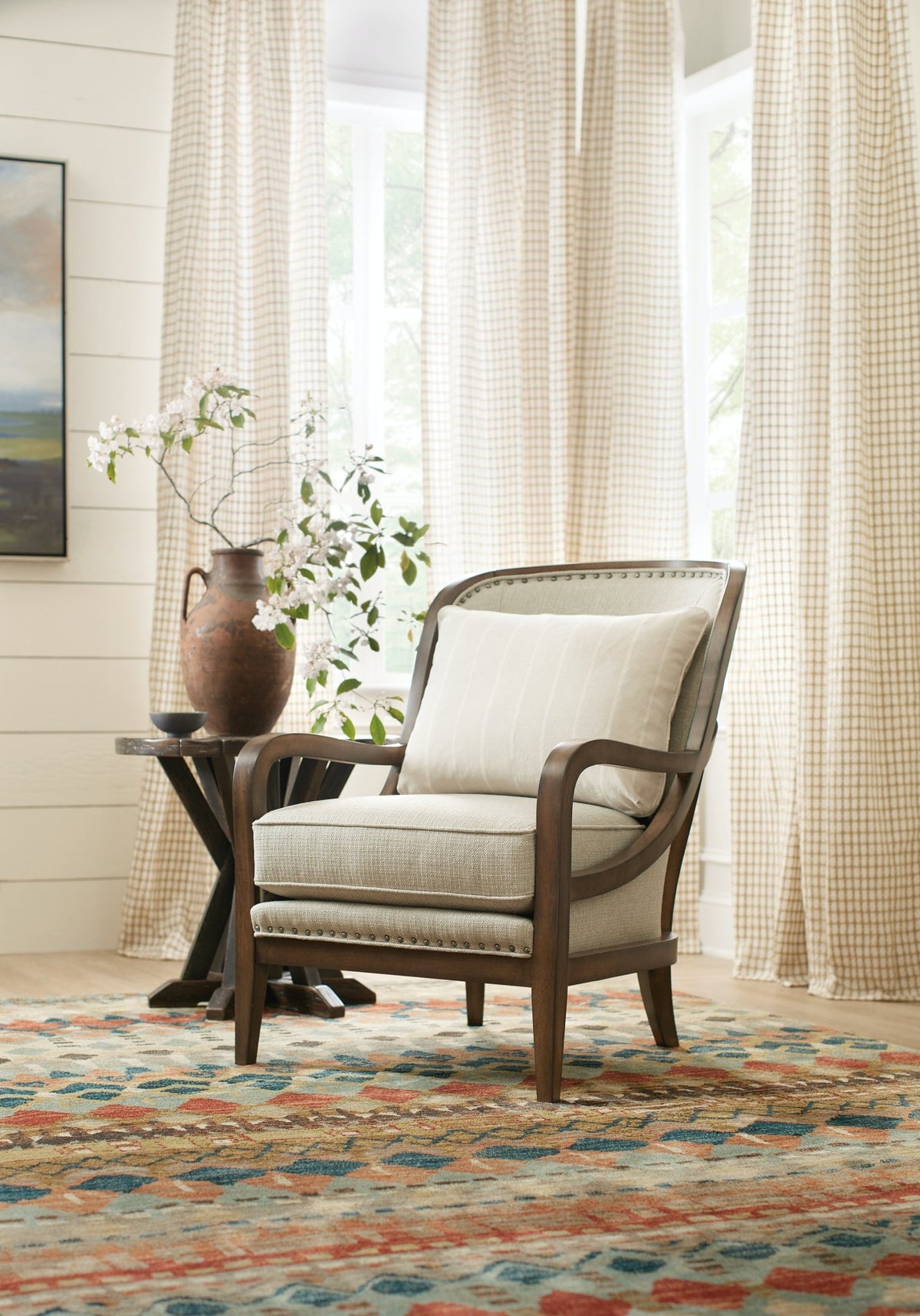 Roslyn County Round Lamp Table Accent & End Tables| Hooker
