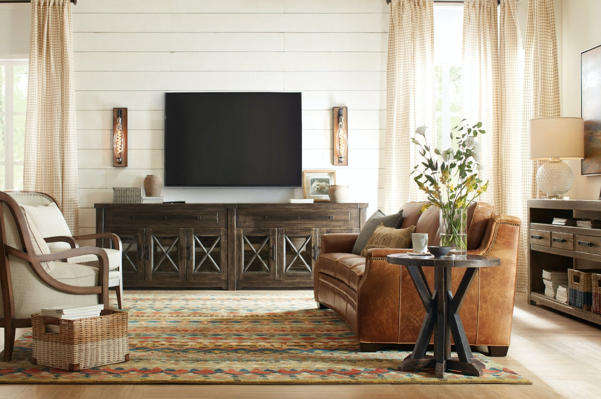 Roslyn County Round Lamp Table Accent & End Tables| Hooker