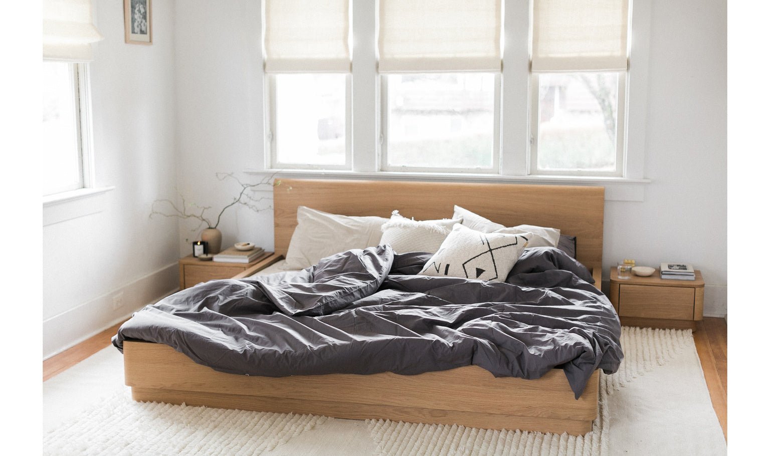 Round Off Queen Bed Oak Beds| Moe's Home