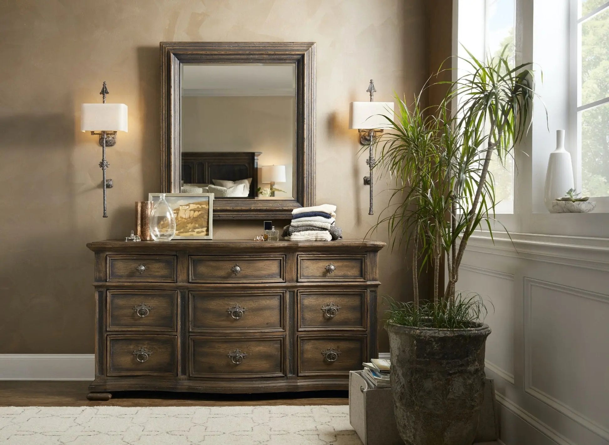 Williamson Nine-Drawer Dresser Dressers| Hooker
